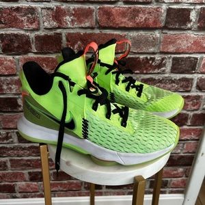 Nike Lebron witness 5 Lime Glow 10.5
